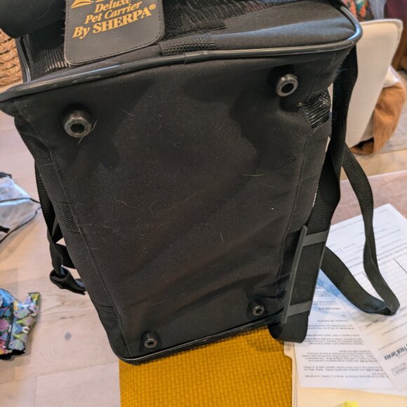 Delta Deluxe Pet Carrier by Sherpa - Picture 4 of 9